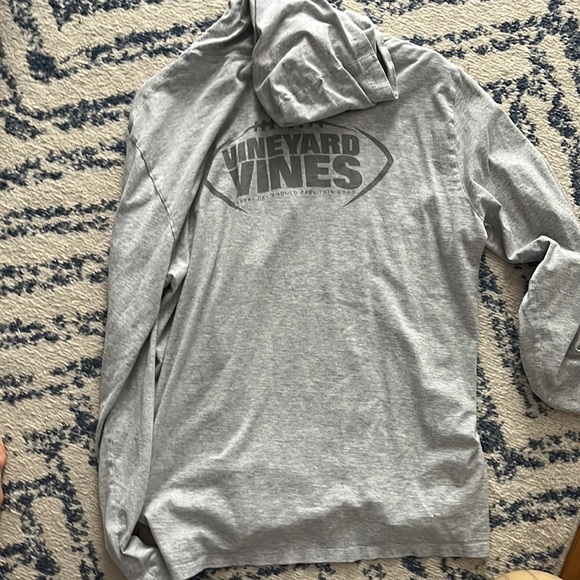 A grey vineyard vines hoodie - Picture 2 of 2